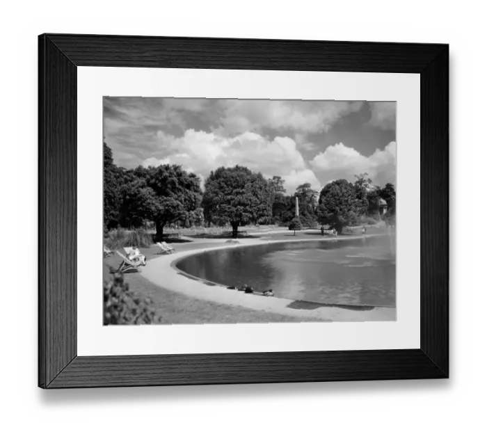 Framed Print : Jephson Gardens in Leamington Spa, Warwickshire Framed Print : Jephson Gardens in Leamington Spa, Warwickshire