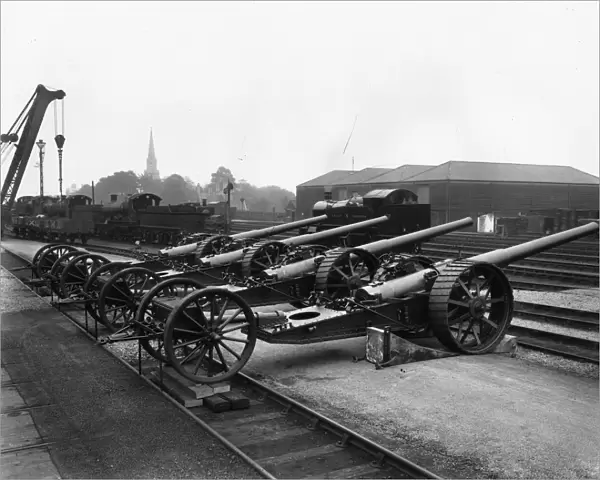 Naval guns outside A Shop, Swindon Works c. 1915