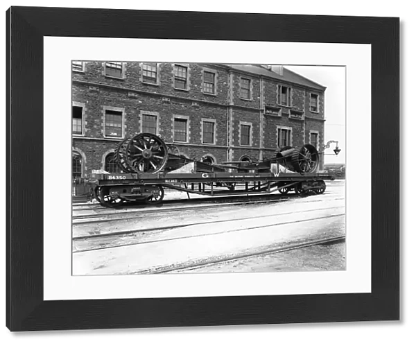 Macaw B railway wagon No. 84350 loaded with gun carriages at Swindon Works, c. 1915