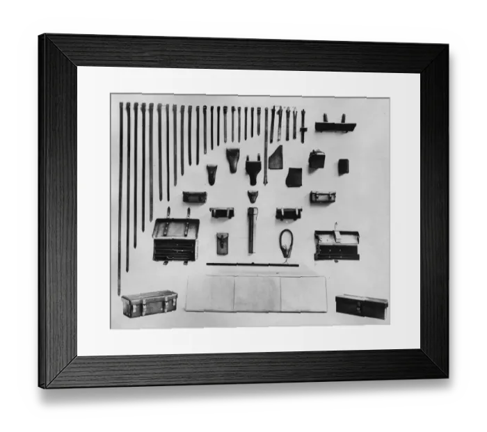 Framed Print : Leatherwork for howitzers and 8 pdr guns, made at Swindon Works, c. 1915