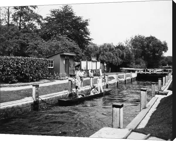 Shiplake Lock, Oxfordshire, August 1939
