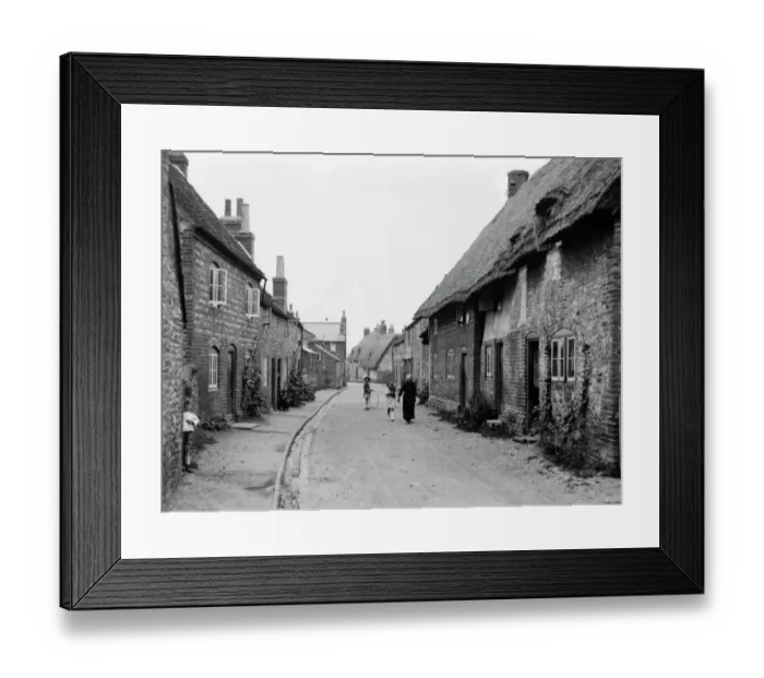 Framed Print : Chapel Street, Watlington, c. 1920 Framed Print : Chapel Street, Watlington, c. 1920