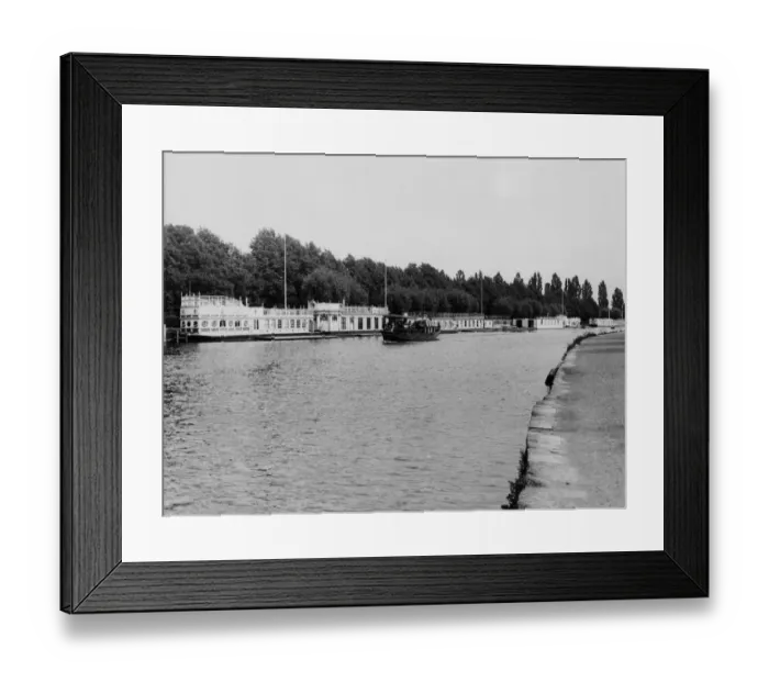 Framed Print : University barges, Oxford, c. 1930s Framed Print : University barges, Oxford, c. 1930s
