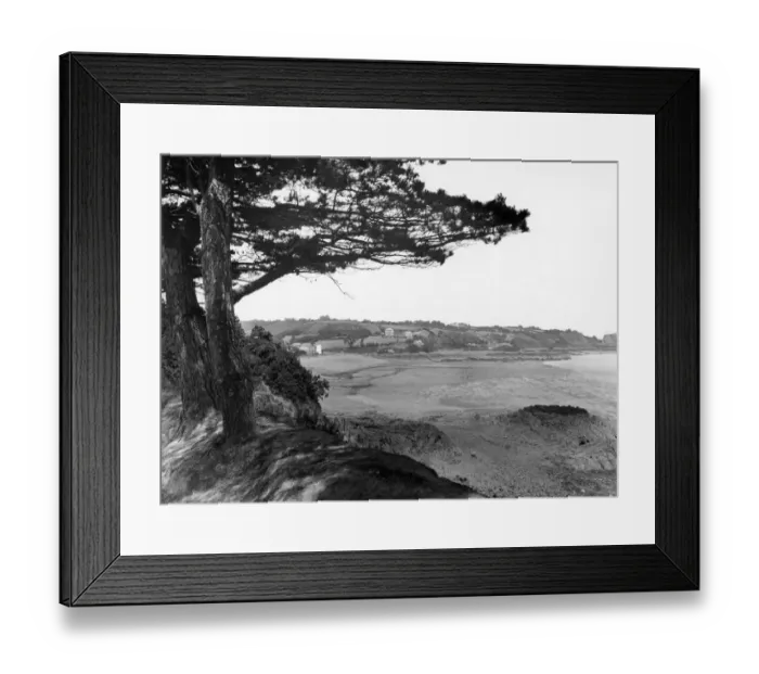 Framed Print : St Catherines Bay, Jersey, June 1925