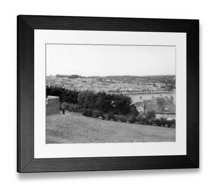 Framed Print : Bideford, Devon, c. 1930s Framed Print : Bideford, Devon, c. 1930s