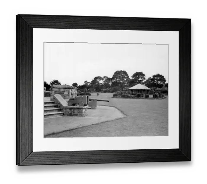 Framed Print : Victoria Park, Bideford, Devon, c. 1930s Framed Print : Victoria Park, Bideford, Devon, c. 1930s