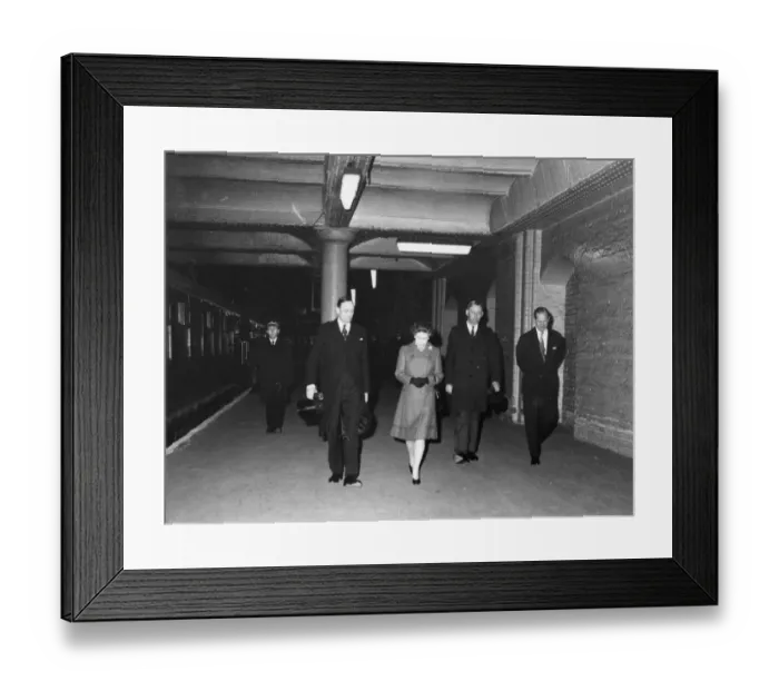 Framed Print : The Queen & Prince Philip at Liverpool Street Station, 21st March 1978 Framed Print : The Queen & Prince Philip at Liverpool Street Station, 21st March 1978
