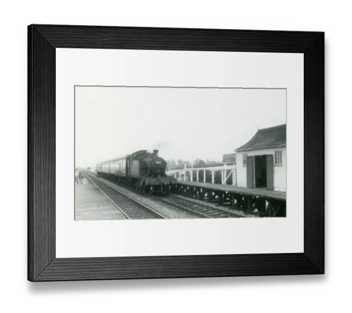 Framed Print : Laverton Halt in Gloucestershire, 1955 Framed Print : Laverton Halt in Gloucestershire, 1955