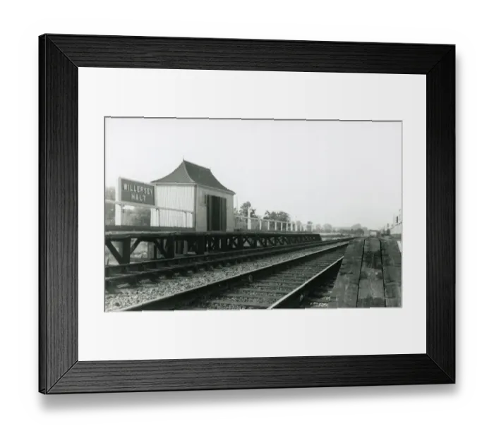 Framed Print : Willersey Halt in Gloucestershire