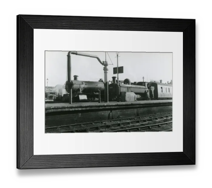 Framed Print : Loco No 7809 Childrey Manor, at Gloucester