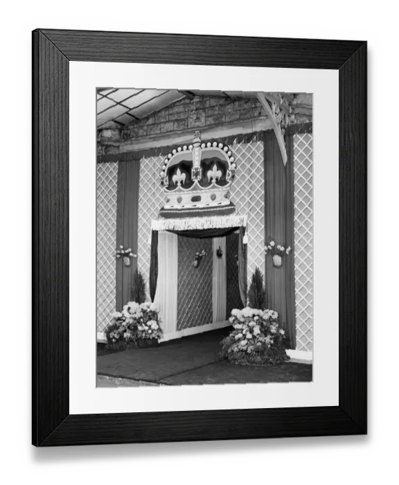 Framed Print : Bristol Temple Meads Decorated for Queens Visit, 17th April 1956