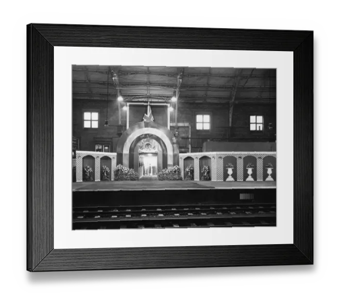 Framed Print : Bristol Temple Meads Decorated for The Queens Visit, 5th December 1958