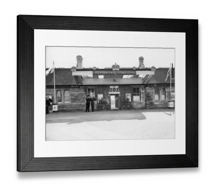 Framed Print : Royal Tour of Wales - Pembroke Town Station, 1955 Framed Print : Royal Tour of Wales - Pembroke Town Station, 1955