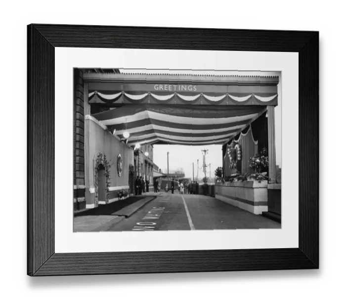 Framed Print : Royal Tour of Worcestershire & Herefordshire - Station Decorations at Worcester Shrub Hill, April 1957