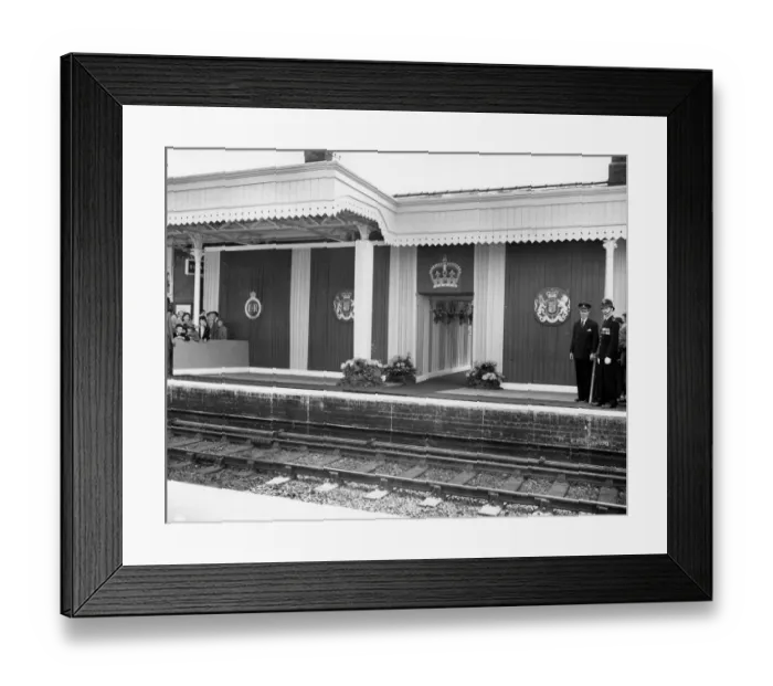 Framed Print : Royal Tour of Worcestershire & Herefordshire - Ledbury Station Decorations, April 1957 Framed Print : Royal Tour of Worcestershire & Herefordshire - Ledbury Station Decorations, April 1957