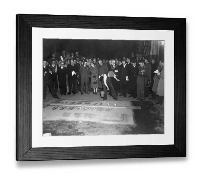 Framed Print : Princess Elizabeth at Swindon Works, 15th November 1950
