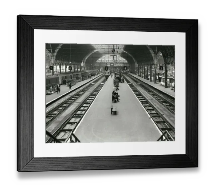 Framed Print : Paddington Station, Platforms 4 & 5, 1967