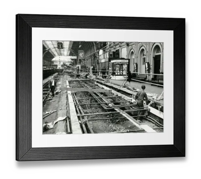 Framed Print : Paddington Station, Platform 1 Reconstruction, 1967 Framed Print : Paddington Station, Platform 1 Reconstruction, 1967