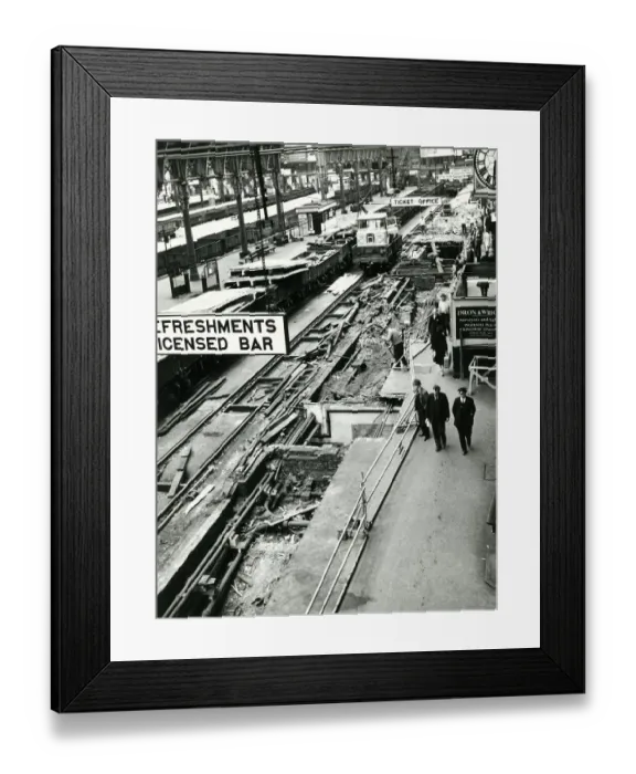 Framed Print : Paddington Station, Platform 1 Reconstruction, 1967 Framed Print : Paddington Station, Platform 1 Reconstruction, 1967