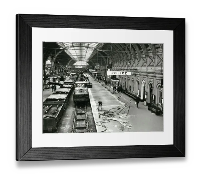Framed Print : Paddington Station, Platform 1 Reconstruction, 1967 Framed Print : Paddington Station, Platform 1 Reconstruction, 1967