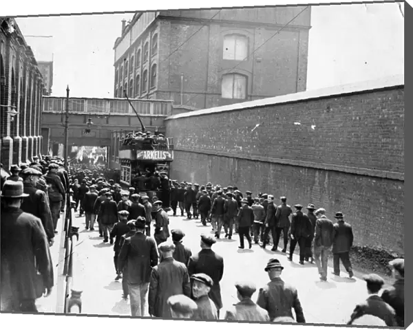 Men leaving Swindon Works, Rodbourne Road entrance, 1928