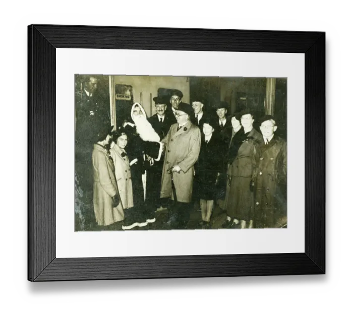 Framed Print : Father Christmas visits Swindon Station c, 1940s