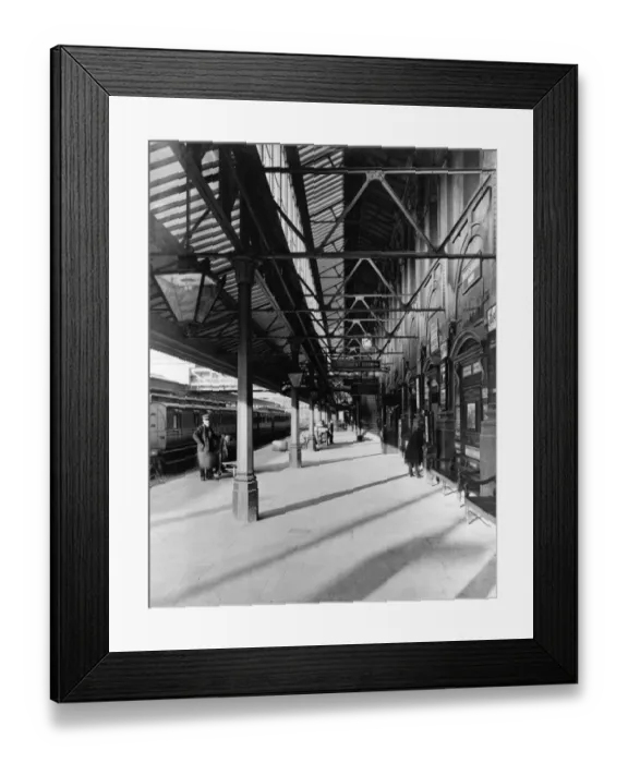 Framed Print : Exeter St Davids Station, Platform 1, Devon, c. 1920