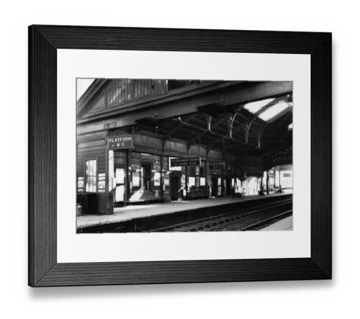 Framed Print : Banbury Station, Oxfordshire, c. 1936 Framed Print : Banbury Station, Oxfordshire, c. 1936