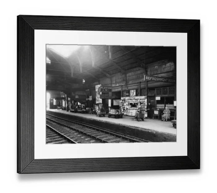 Framed Print : Banbury Station, Oxfordshire, c. 1936 Framed Print : Banbury Station, Oxfordshire, c. 1936