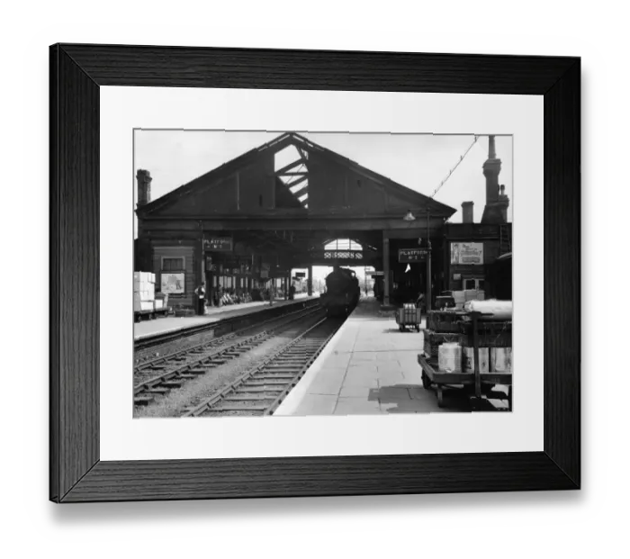 Framed Print : Banbury Station, 1949 Framed Print : Banbury Station, 1949