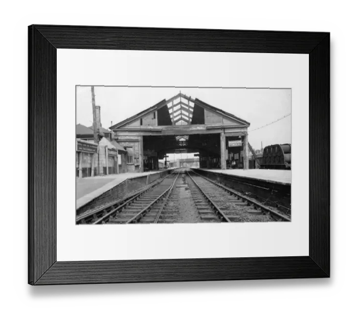 Framed Print : Banbury Station, Oxfordshire, 1949 Framed Print : Banbury Station, Oxfordshire, 1949