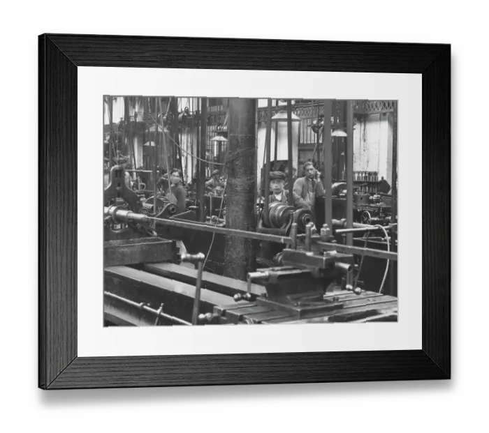 Framed Print : Munition work at Swindon Works in 1918