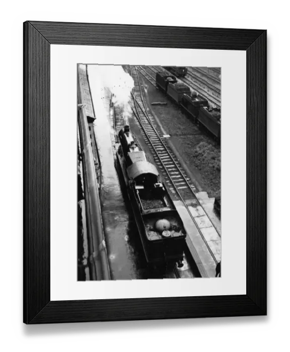 Framed Print : Castle Class locomotive passing over Rodbourne Road bridge, Swindon Framed Print : Castle Class locomotive passing over Rodbourne Road bridge, Swindon