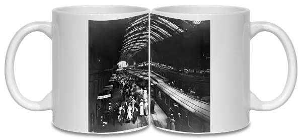 Platform 1 at Paddington Station, London, c. 1910