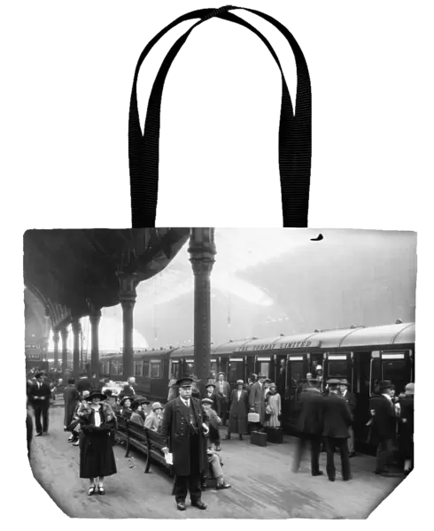 Platform 3 at Paddington Station, 1926