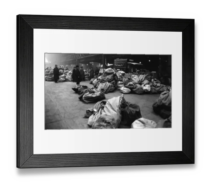 Framed Print : Mail sacks at Paddington Station, 1926 Framed Print : Mail sacks at Paddington Station, 1926
