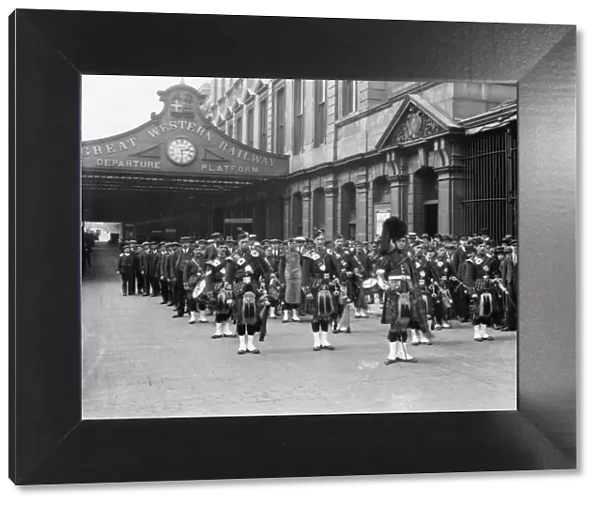Highland Band at Paddington Station, 1915