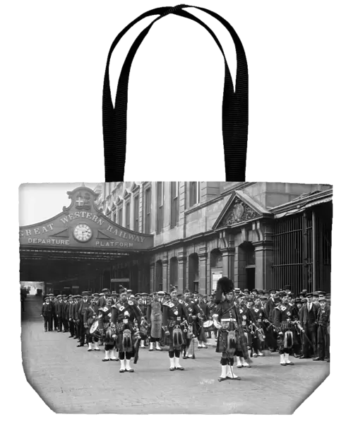 Highland Band at Paddington Station, 1915