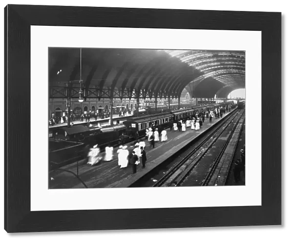 Platform 5 at Paddington Station, London, 1913