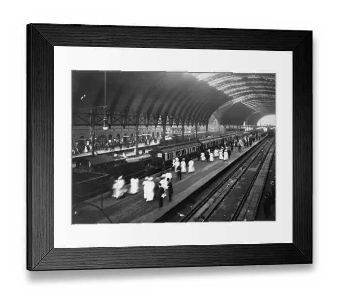 Framed Print : Platform 5 at Paddington Station, London, 1913 Framed Print : Platform 5 at Paddington Station, London, 1913