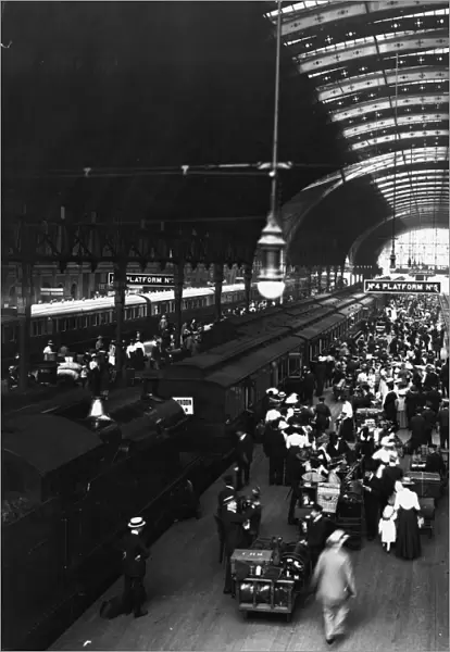 Platforms 4 and 5 at Paddington Station, c. 1910
