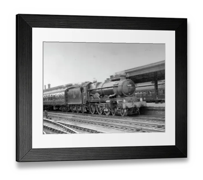 Framed Print : No.5093, Upton Castle, at Reading Station, 1963 Framed Print : No.5093, Upton Castle, at Reading Station, 1963