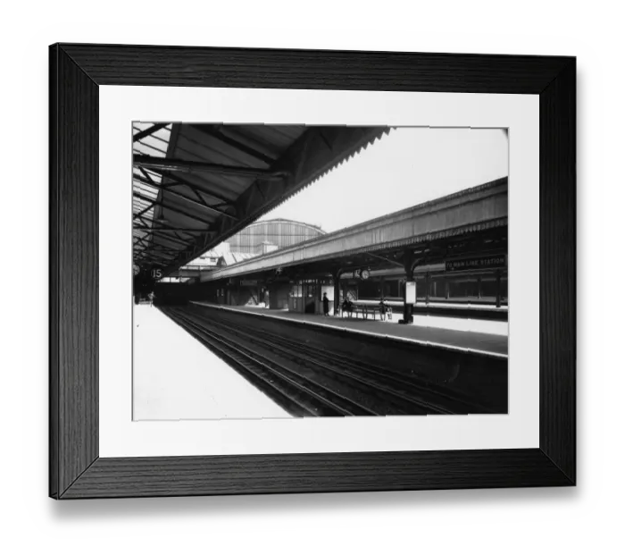 Framed Print : Platforms 13, 14 and 15, Paddington Station, c. 1940 Framed Print : Platforms 13, 14 and 15, Paddington Station, c. 1940