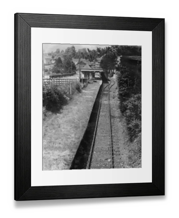 Framed Print : Tetbury Station, Gloucestershire, c. 1940s Framed Print : Tetbury Station, Gloucestershire, c. 1940s