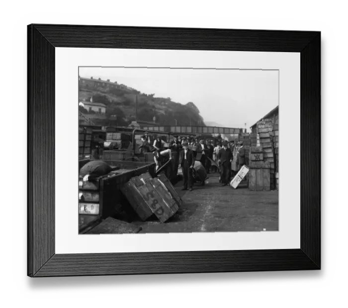 Framed Print : Neyland Fish Platform, Pembrokeshire, c. 1910