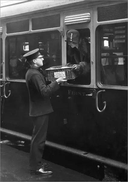 Refreshments at Paddington Station, c. 1920