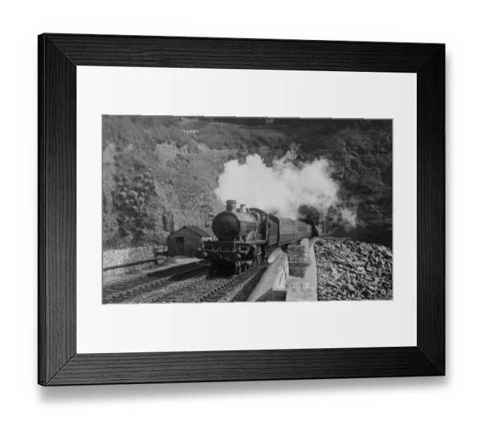 Framed Print : Star Class, No. 4012, Knight of the Thistle, at Teignmouth, 1925 Framed Print : Star Class, No. 4012, Knight of the Thistle, at Teignmouth, 1925