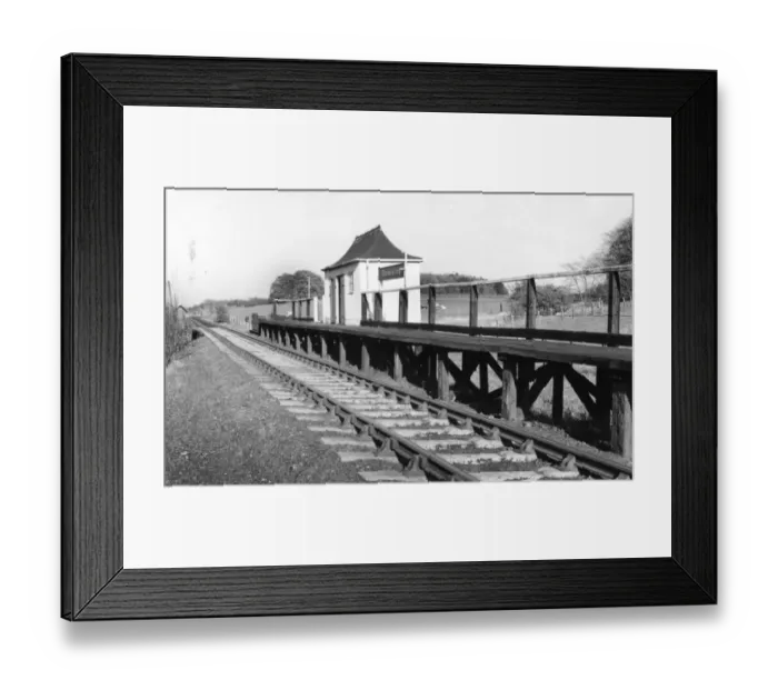 Framed Print : Rodmarton Platform, Gloucestershire, May 1958