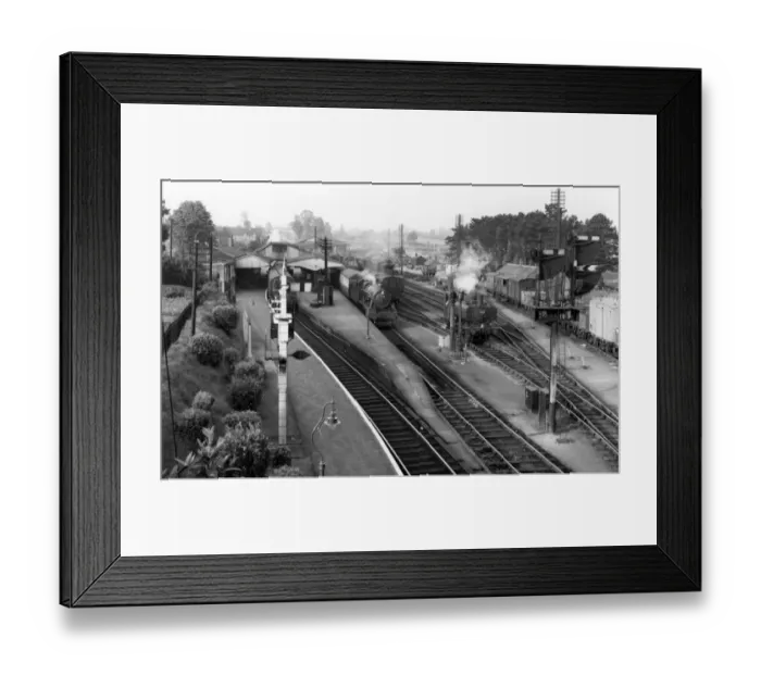 Framed Print : Yeovil Pen Mill Station looking east towards Castle Cary Framed Print : Yeovil Pen Mill Station looking east towards Castle Cary
