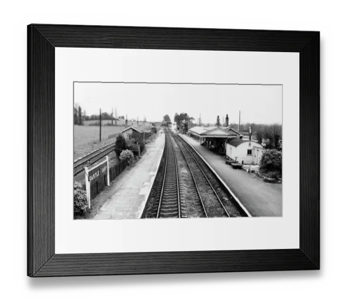 Framed Print : Castle Cary Station, Somerset, c. 1950s Framed Print : Castle Cary Station, Somerset, c. 1950s